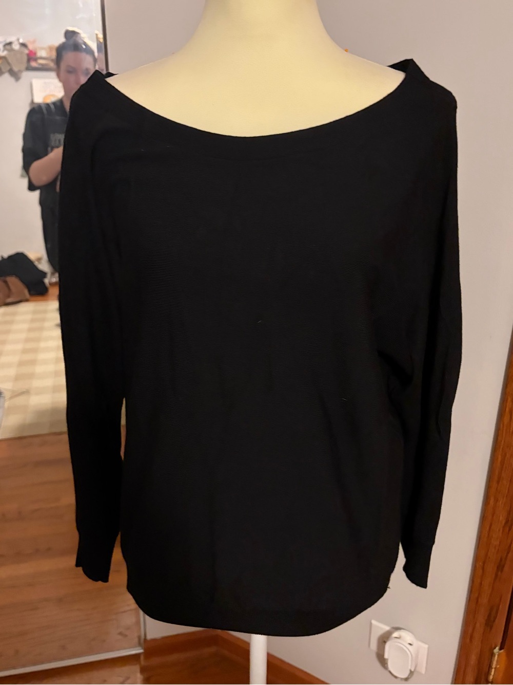 Black off the shoulder long sleeve top in size L #offtheshoulder #longsleeve